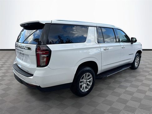 Used 2023 Chevrolet Suburban LT image 8