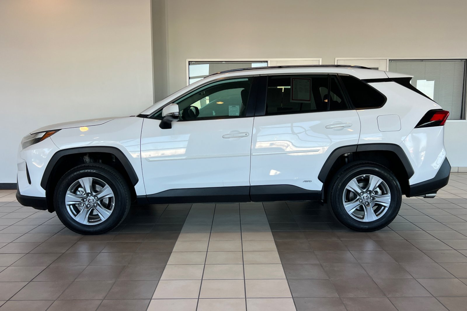 Certified 2024 Toyota RAV4 LE AWD/4WD image 7