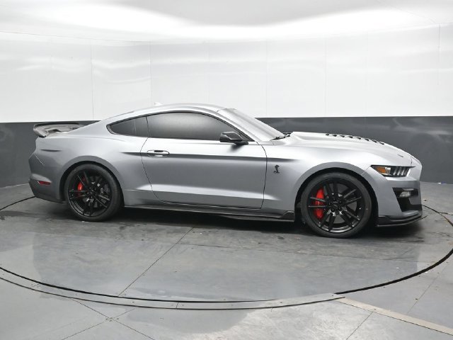 Used 2022 Ford Mustang Shelby GT500 w/ Technology Package RWD image 5