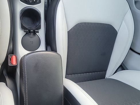 Used 2019 Jeep Compass Latitude FWD image 21