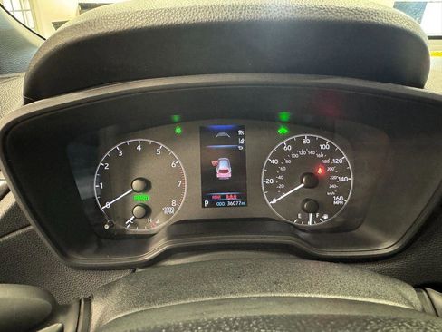 Used 2024 Toyota Corolla Cross SE w/ Moonroof Package image 6