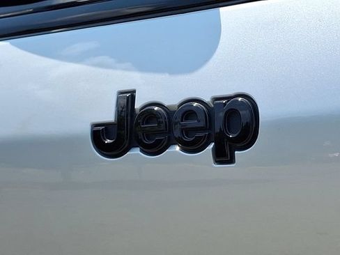 Used 2025 Jeep Grand Cherokee L Summit w/ Advanced Protech Group IV AWD/4WD image 29