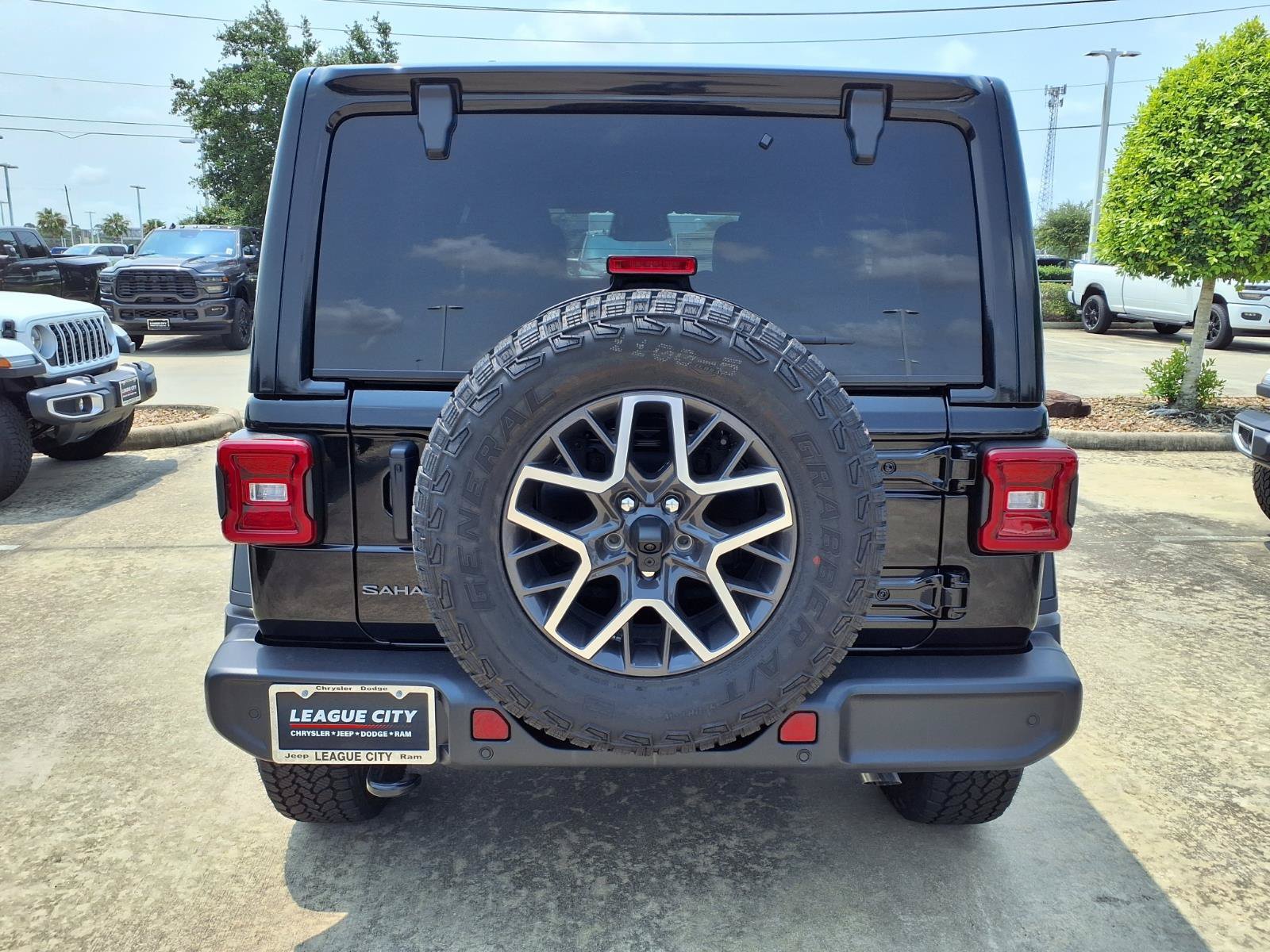 New 2026 Jeep Wrangler Unlimited Sahara AWD/4WD image 6