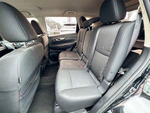 Used 2018 Nissan Rogue S image 23