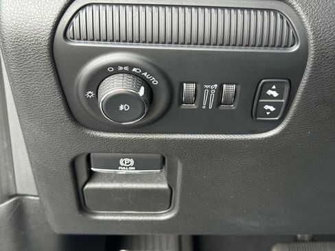 Used 2024 Jeep Wagoneer L Series II image 40