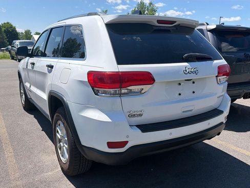 Used 2018 Jeep Grand Cherokee Laredo AWD/4WD image 9