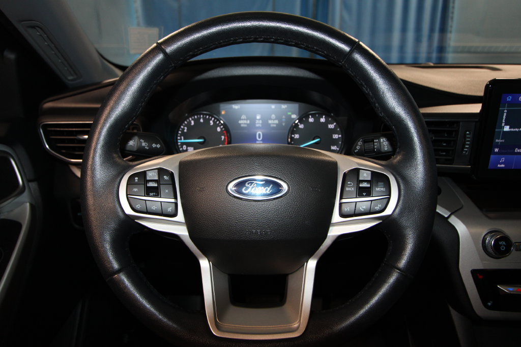 Used 2023 Ford Explorer XLT w/ Equipment Group 202A AWD/4WD image 11