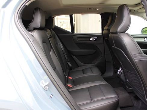 Used 2023 Volvo XC40 B5 Plus w/ Protection Package Premier AWD/4WD image 18