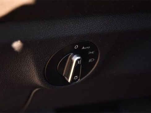 Certified 2024 Volkswagen Jetta SE image 11