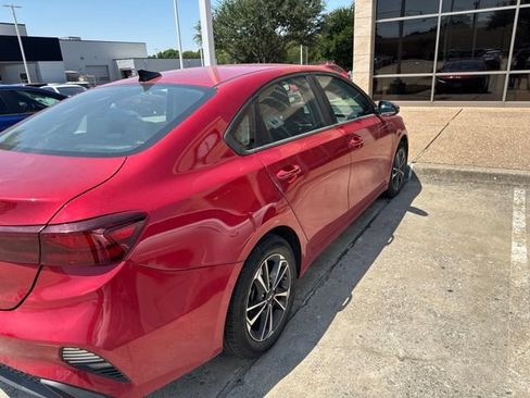 Used 2024 Kia Forte LXS w/ LXS Technology Package FWD image 3