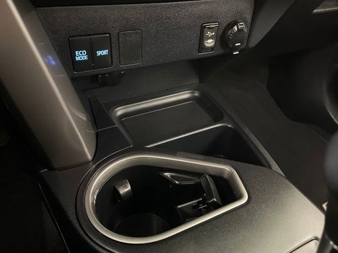 Used 2017 Toyota RAV4 LE w/ Carpet Mat Package FWD image 30