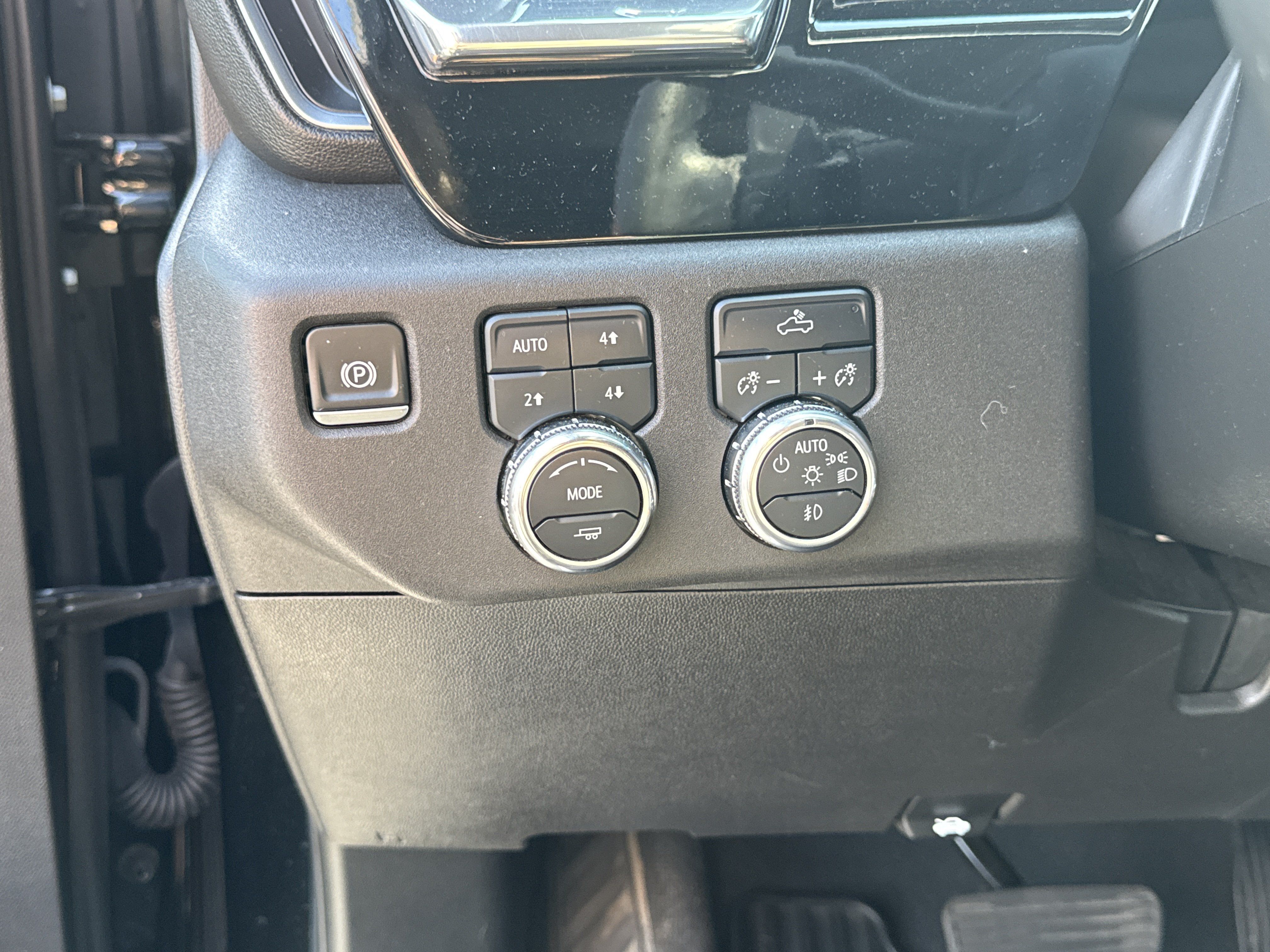 Used 2025 GMC Sierra 1500 Elevation w/ X31 Off-Road Package AWD/4WD image 9