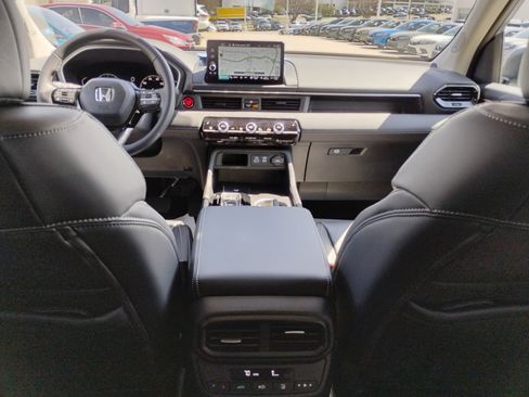 Certified 2025 Honda Pilot Touring image 30