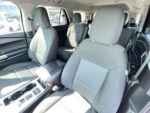 Used 2023 Ford Explorer XLT RWD image 16