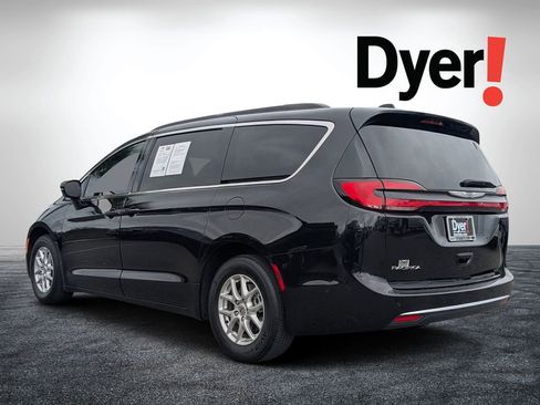 Used 2022 Chrysler Pacifica Touring-L w/ Uconnect Theater Family Group image 6