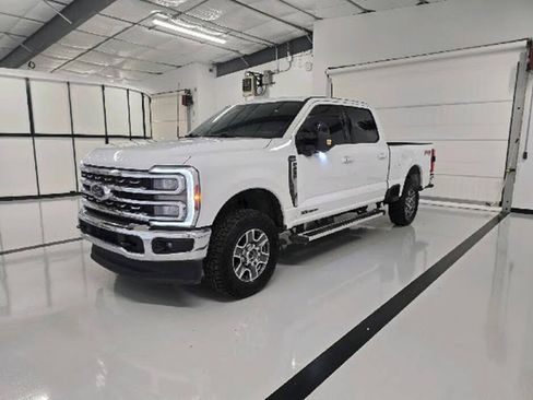 Used 2024 Ford F250 Lariat w/ FX4 Off-Road Package AWD/4WD image 3