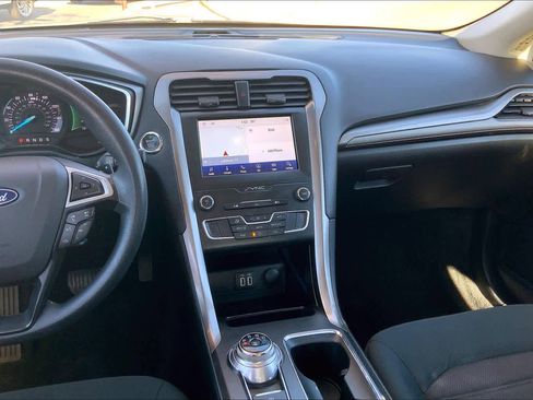 Certified 2019 Ford Fusion SE image 6