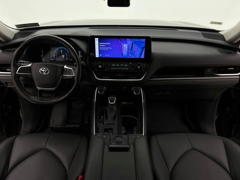 Used 2024 Toyota Grand Highlander AWD image 2