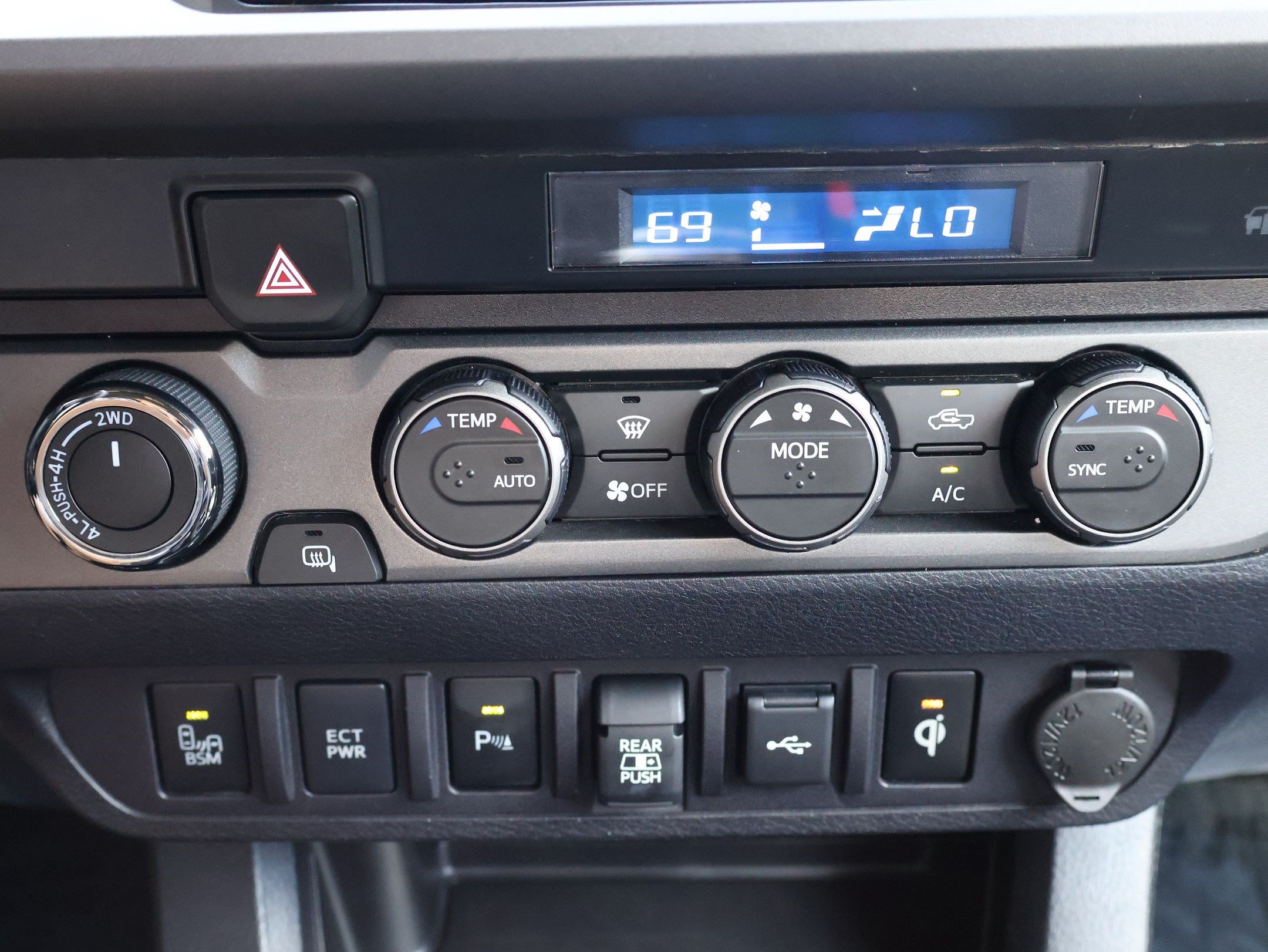 Used 2022 Toyota Tacoma TRD Off-Road w/ Technology Package AWD/4WD image 25