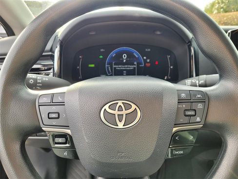 Used 2025 Toyota Camry LE image 22