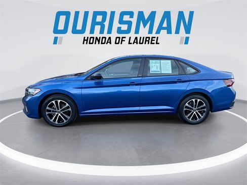 Used 2024 Volkswagen Jetta Sport image 5