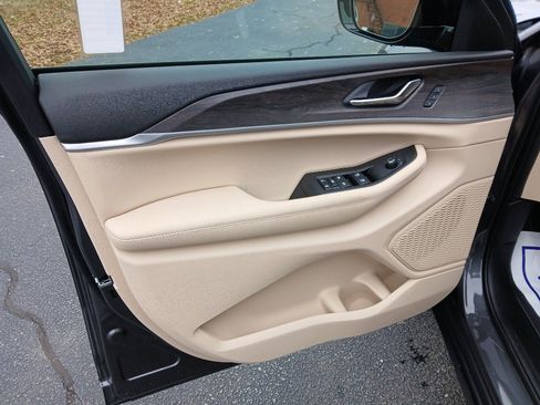 New 2025 Jeep Grand Cherokee L Limited w/ Luxury Tech Group II image 23