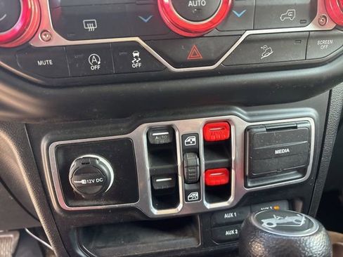 Used 2018 Jeep Wrangler Unlimited Sport S image 25