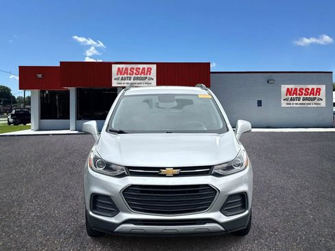 Used 2020 Chevrolet Trax LT w/ LT Convenience Package FWD image 2