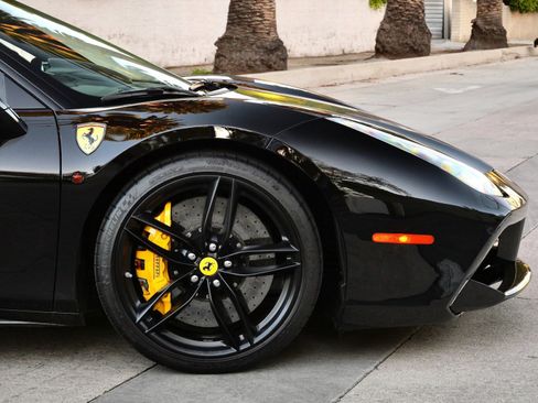 Used 2016 Ferrari 488 GTB image 7