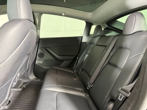 Used 2022 Tesla Model Y Long Range image 21