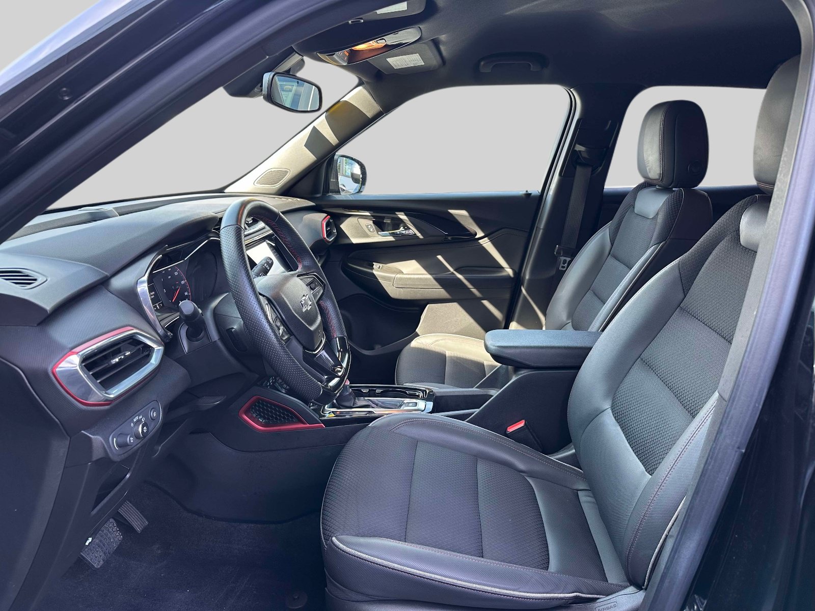 Used 2023 Chevrolet TrailBlazer RS w/ Convenience Package AWD/4WD image 16