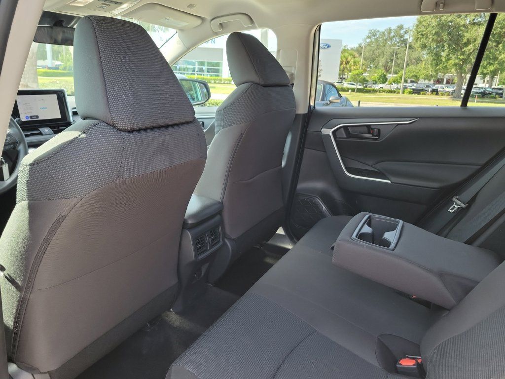 Used 2025 Toyota RAV4 LE AWD/4WD image 18