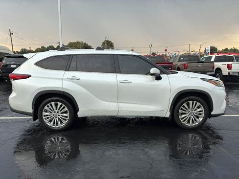 Used 2023 Toyota Highlander Platinum AWD/4WD image 4
