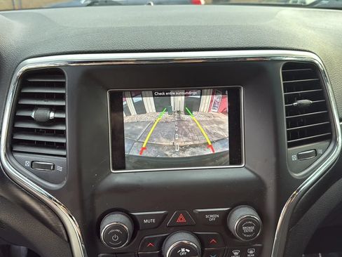 Used 2018 Jeep Grand Cherokee Laredo AWD/4WD image 35