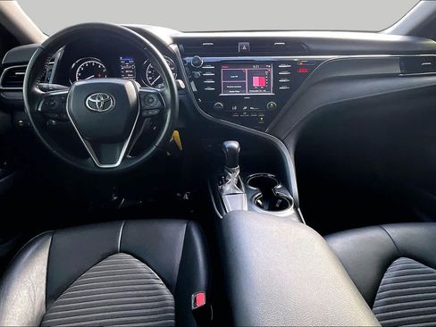 Used 2020 Toyota Camry SE FWD image 14