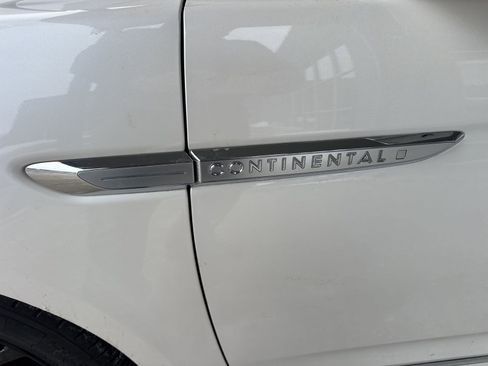 Used 2017 Lincoln Continental Select w/ Climate Package image 12