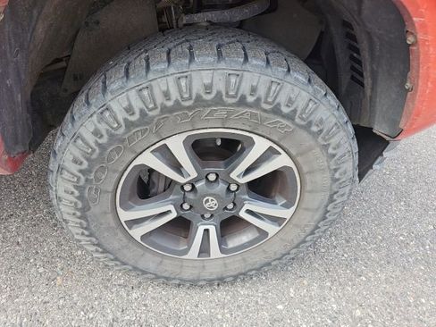 Used 2017 Toyota Tacoma TRD Sport w/ Tow Package (A/T) AWD/4WD image 11