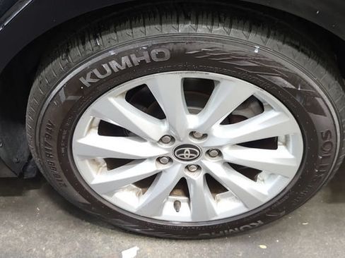 Used 2020 Toyota Camry LE w/ Convenience Package FWD image 4