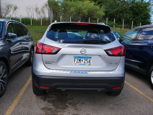 Used 2017 Nissan Rogue Sport SV w/ SV All-Weather Package AWD/4WD image 4