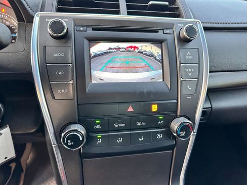 Used 2015 Toyota Camry LE image 10