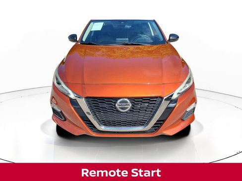 Used 2020 Nissan Altima 2.5 SR w/ Premium Package FWD image 2
