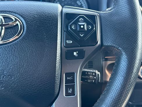 Used 2022 Toyota Tacoma TRD Off-Road AWD/4WD image 21