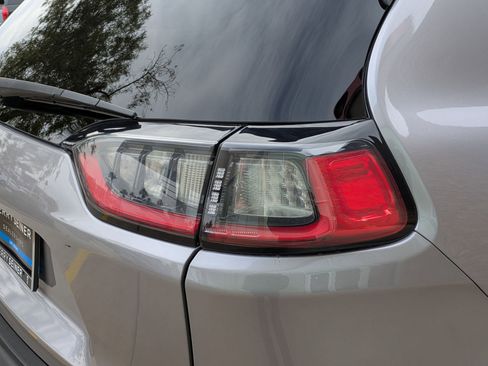 Used 2019 Jeep Cherokee Latitude Plus image 11