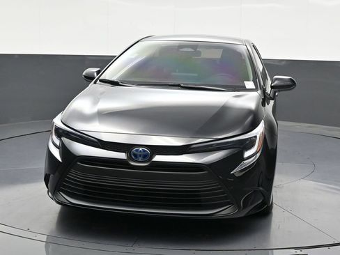 Used 2025 Toyota Corolla LE image 8