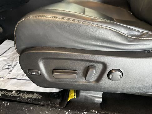 Used 2019 Toyota Highlander XLE image 14