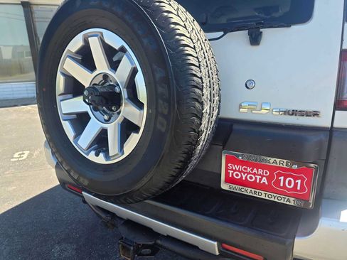 Used 2014 Toyota FJ Cruiser 4WD w/ Convenience Package image 15