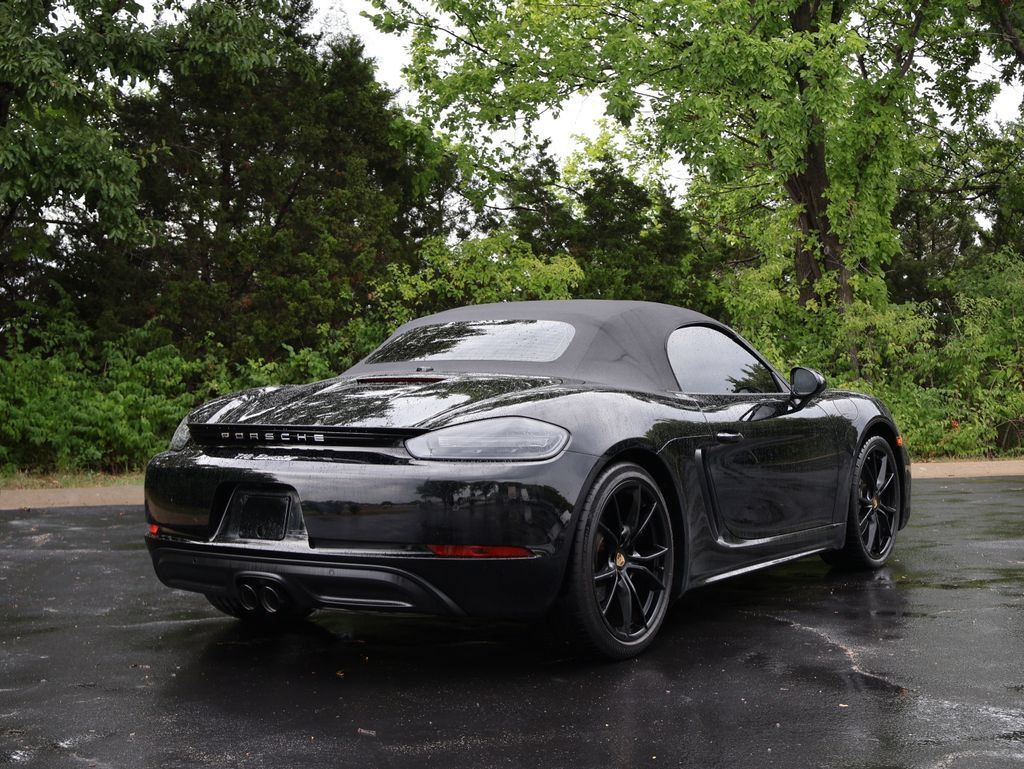 Used 2024 Porsche 718 Boxster RWD image 8