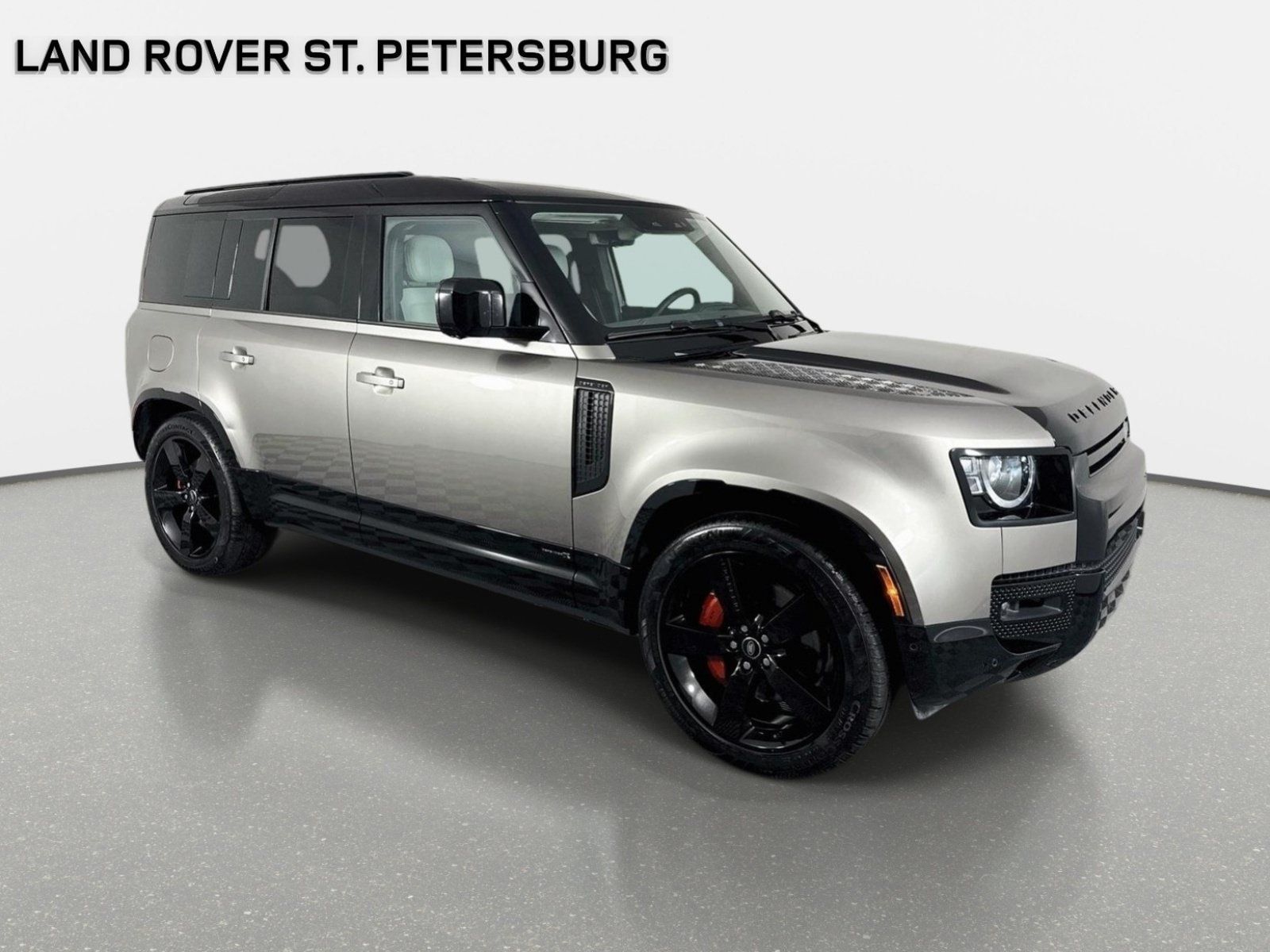 Used 2025 Land Rover Defender 110 X AWD/4WD image 3