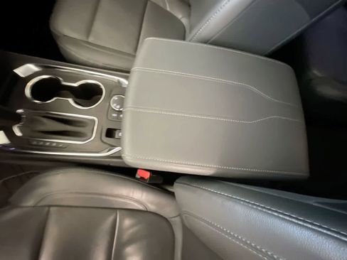 Used 2020 Chevrolet Traverse LT w/ LT Premium Package image 21