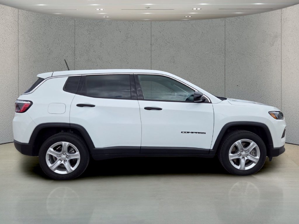 Used 2023 Jeep Compass Sport AWD/4WD image 3